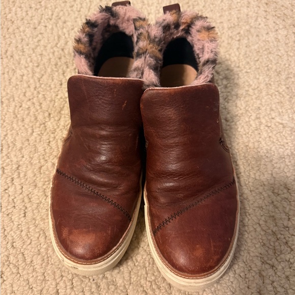 Toms Brown Ankle Boots with Pink Fur Trim - Picture 1 of 4